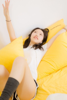 一边吃奶一边添P好爽视频